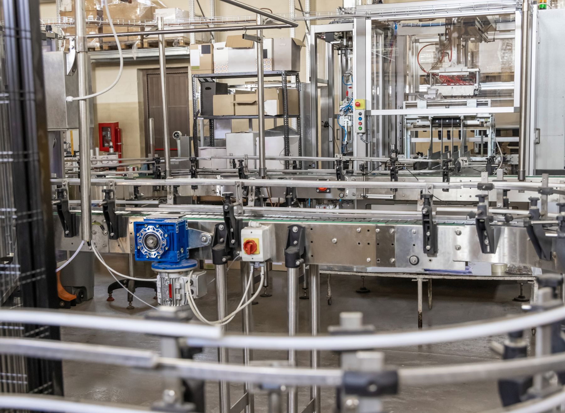Gear motor and isolator on a bottle conveyor